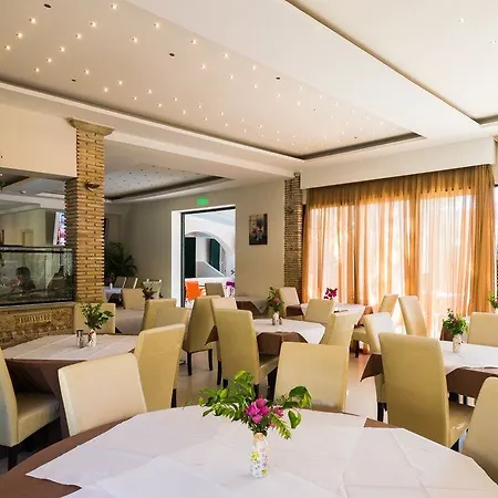 アパートホテル Zante Plaza & 3*