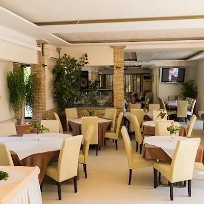 Zante Plaza & アパートホテル