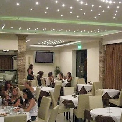 Zante Plaza & ラガナス